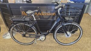 #7 CRESCENT EL-CYKEL SVART ELINA 28"