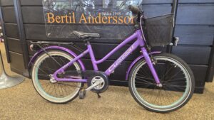#9 CRESCENT SAGA 20" LILA