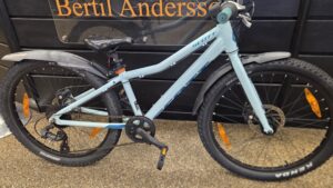 #25 SCOTT CONTESSA BLÅ 24"