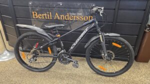 #31 CRESCENT VALE 24" 21-VXL SVART